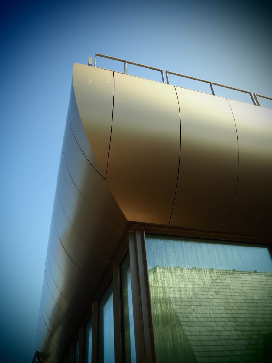 Mtech développe des solutions d'architecture de verre aux décors infinis avec tout type de matériaux : bois, acier, inox ...